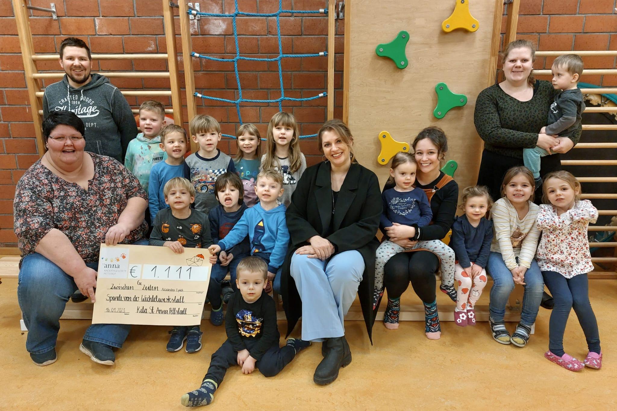 Foto Spendenübergabe ZwischenGeZeiten